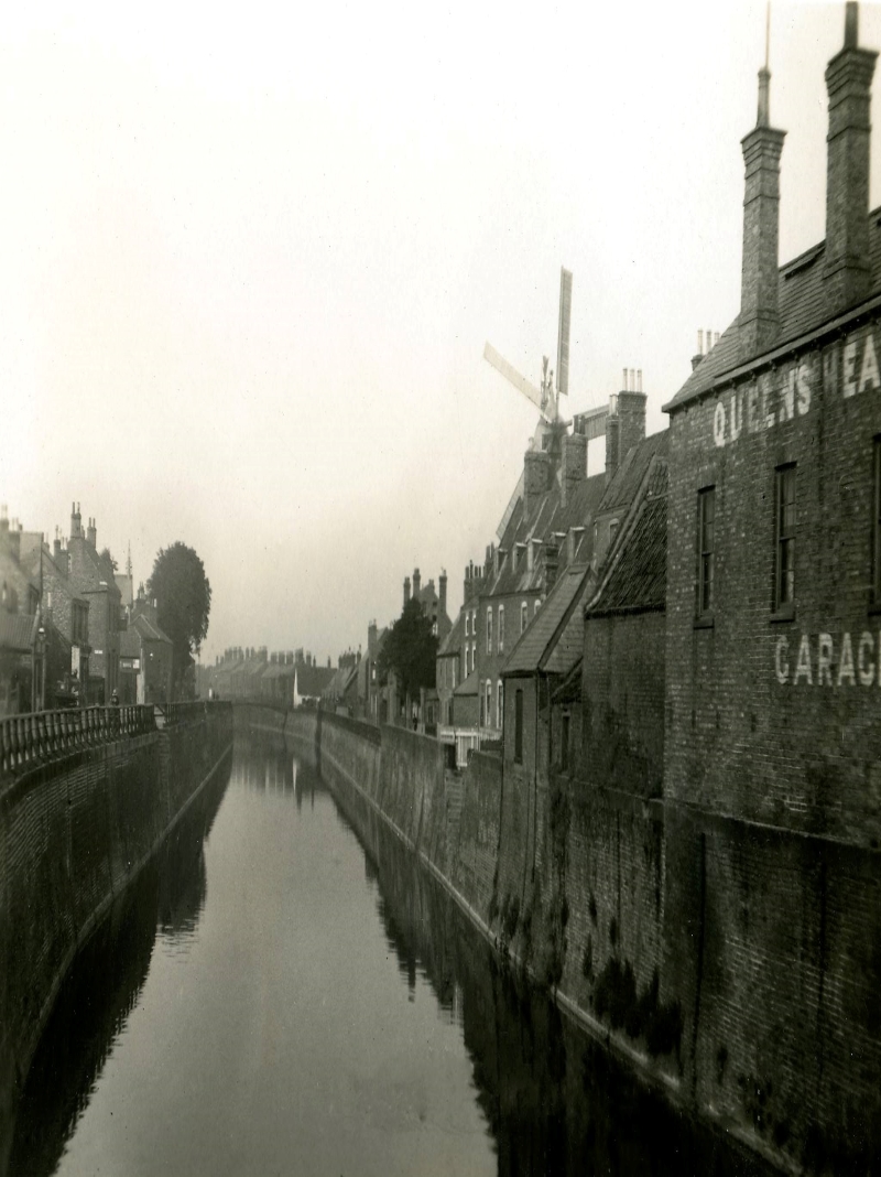 Old depiction of the Maud foster drain passing through the Maud Foster Windmill