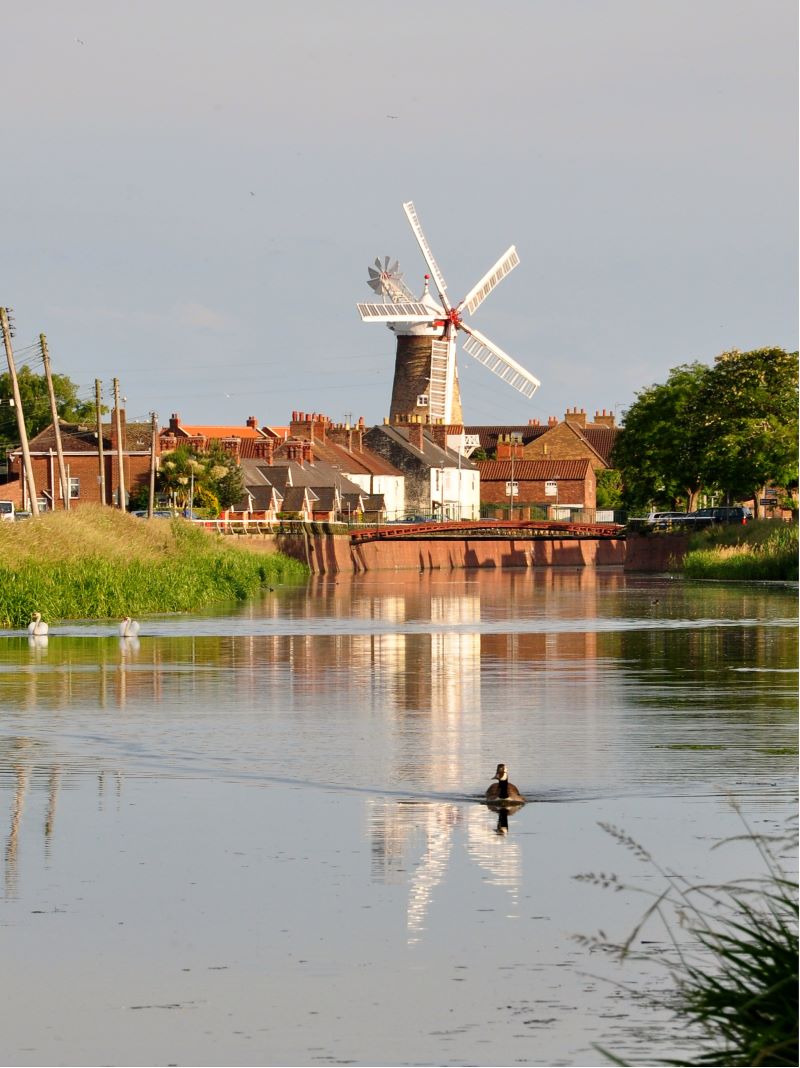 Maud Foster Drain with Maud Foster Mill in the distance