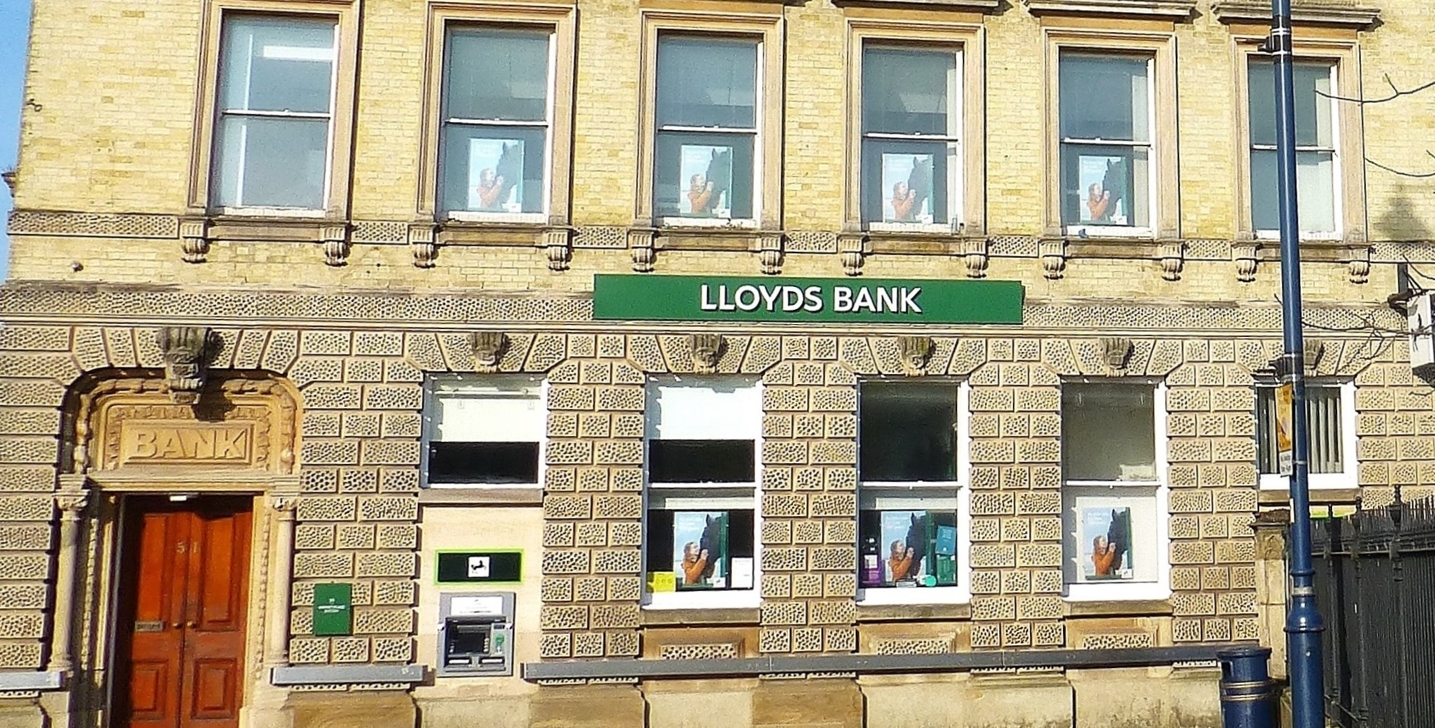 A picture of Lloys Bank in Boston