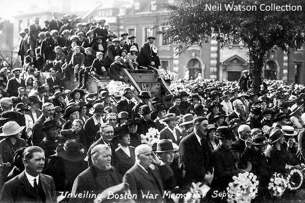 an image of the people witnessing the unveiling of the War Memorial, in 1921